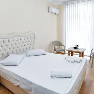 Just Hotel *